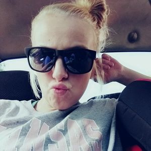 Meet your Posher, Leslie